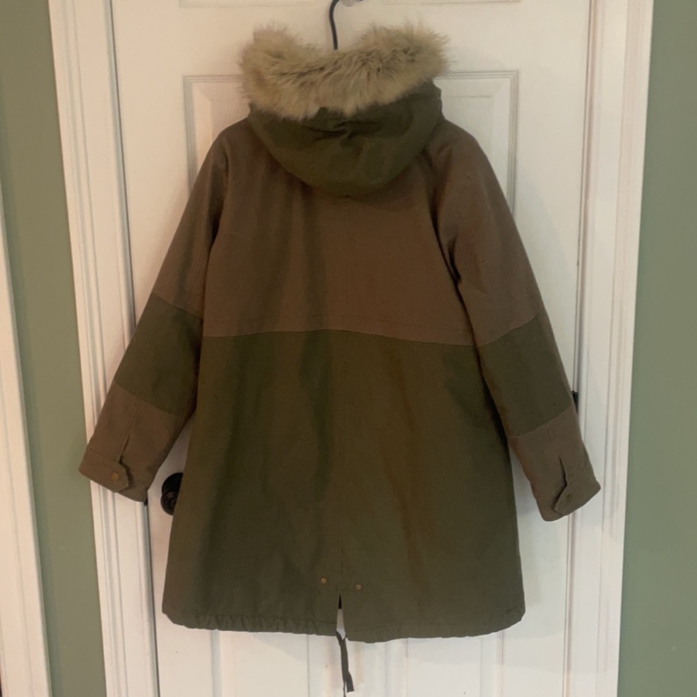 GAP Olive Two-Tone Parka Coat with Faux Fur Trim maternity - Picture 3 of 4
